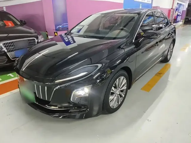 Hongqi E-QM5 2022 431km Charging Enjoyment Edition