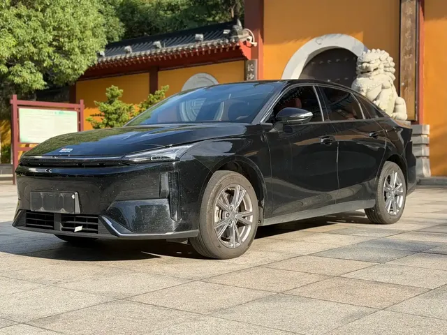 Geely Galaxy L6 2025 EM-i 140km Starship Edition