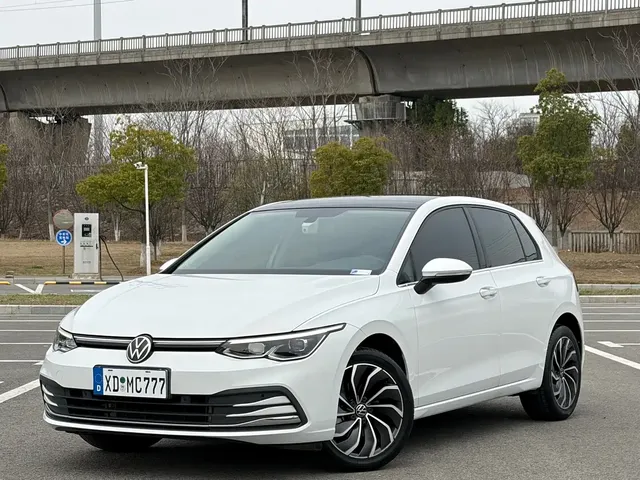Volkswagen Golf 2023 Facelift 200TSI DSG Pro