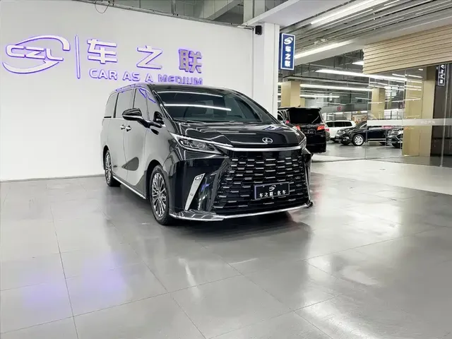 Lexus LM 2023 500h 6-Seater Prestige Edition