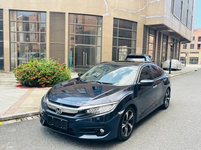 Honda Civic 2016 220TURBO CVT Premium Edition
