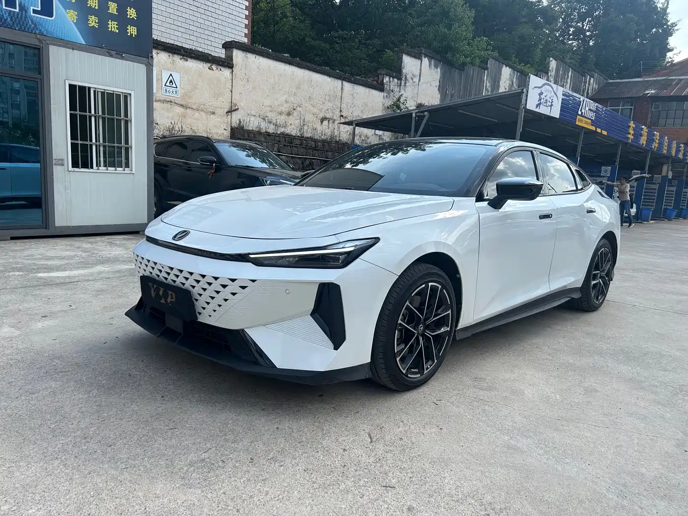Changan UNI-V iDD 2024 Blue Whale Smart iDD 136km Smart Cool