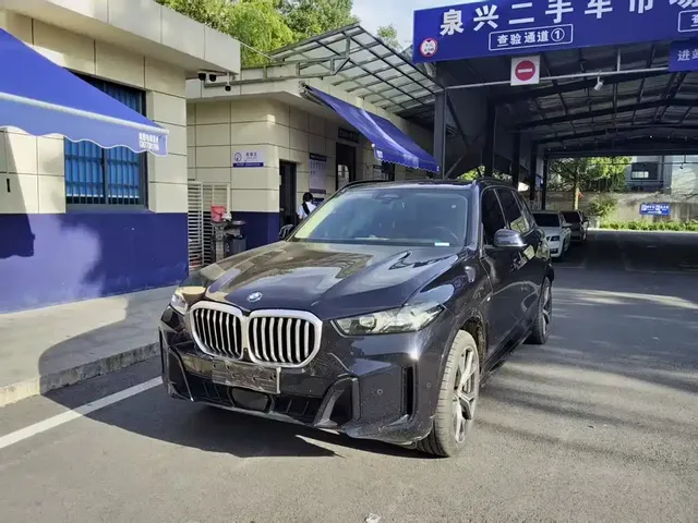 BMW X5 2023 xDrive 30Li Premium M Sport Black Night Package