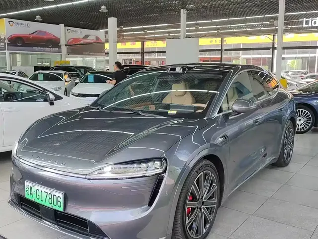Zhijie Luxeed R7 2025 Extended Range 331km Ultra