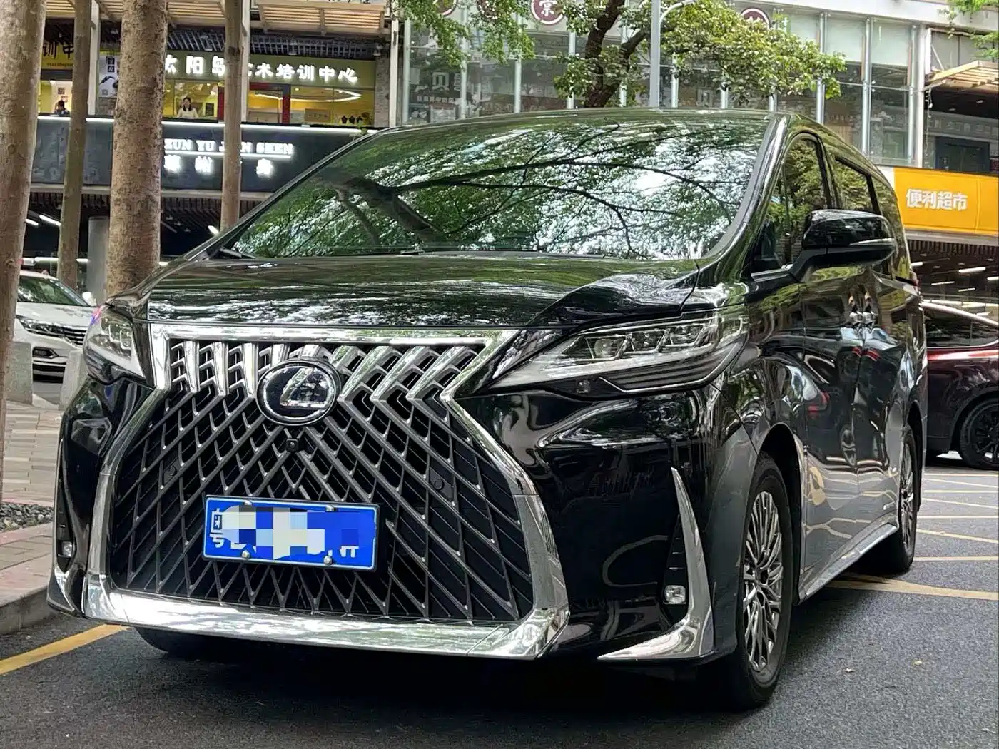 Lexus LM 2020 300h 4-Seat Imperial Edition