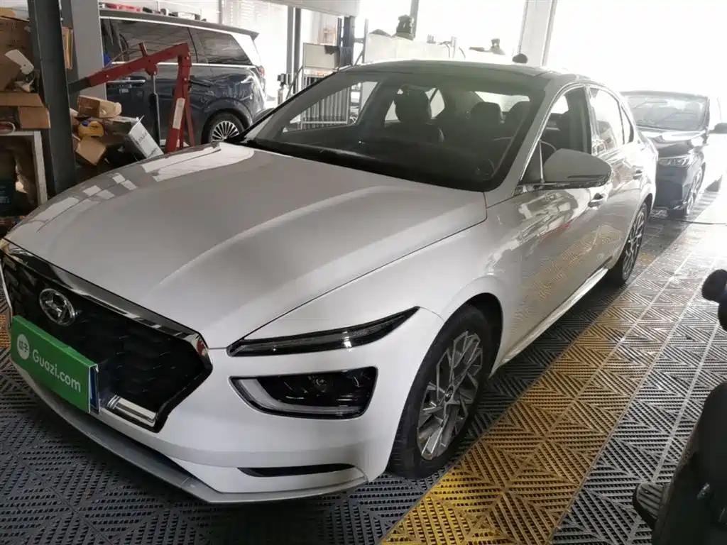 Hyundai Mistra 2021 1.8L CVT GLX Elite