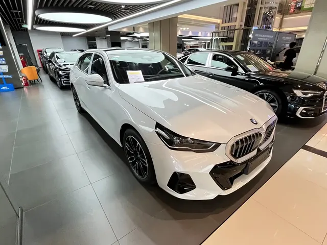 BMW 5 Series 2026 525Li M Sport Package