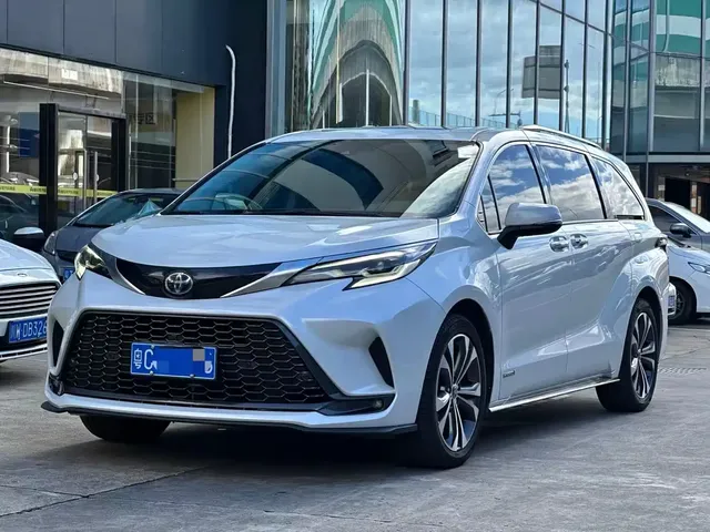 Toyota Granvia 2022 2.5L Hybrid Premium Edition