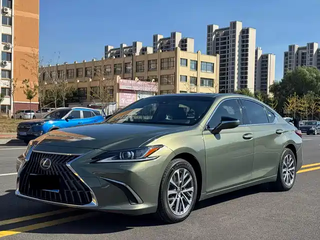 Lexus ES 2022 300h Excellence Edition