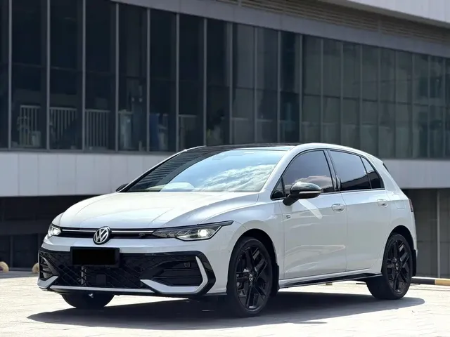 Volkswagen Golf 2025 300TSI R-Line