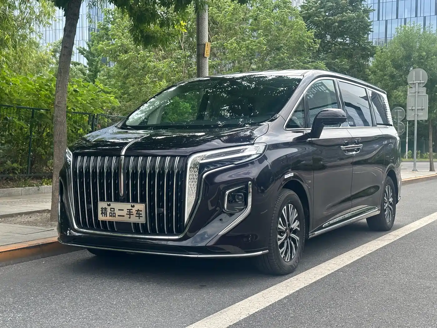 Hongqi HQ9 PHEV 2024 Model 2.0T AWD Luxury Edition