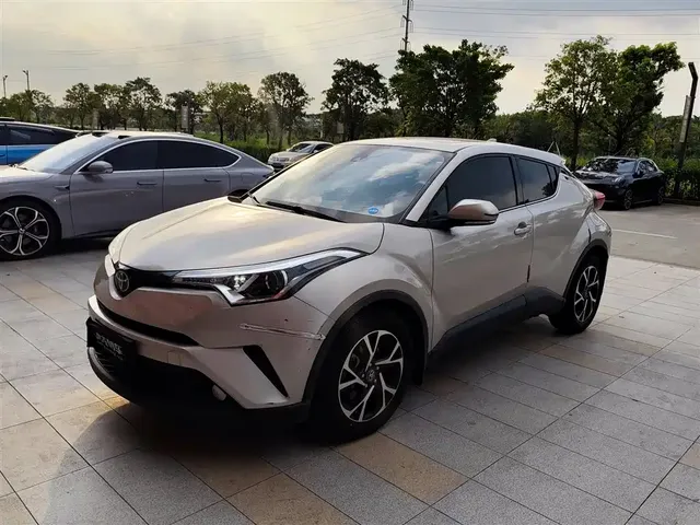 Toyota C-HR 2020 Model 2.0L Leading