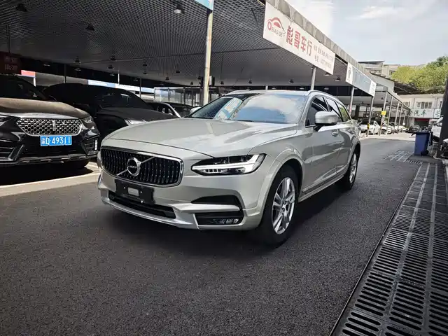 Volvo V90 2019 Cross Country T5 AWD Intelligent Distance China VI