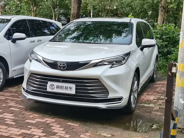 Toyota Sienna 2024 2.5L Hybrid Premium Edition