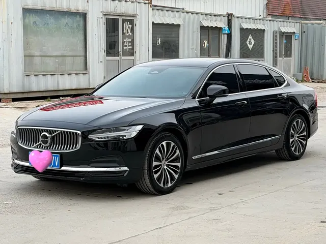 Volvo S90 2024 B5 Momentum Luxury Edition