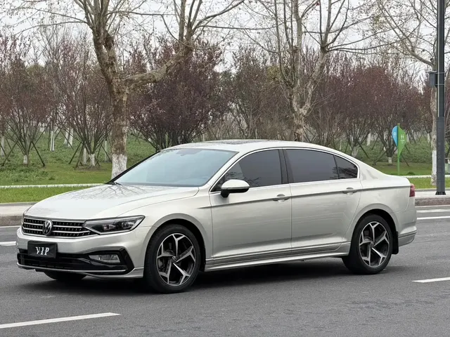 Volkswagen Magotan 2023 2 Million Units Anniversary Edition 330TSI DSG Leading Type