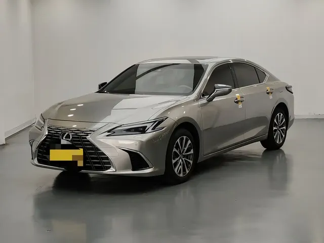 Lexus ES 2025 200 Ultimate Edition