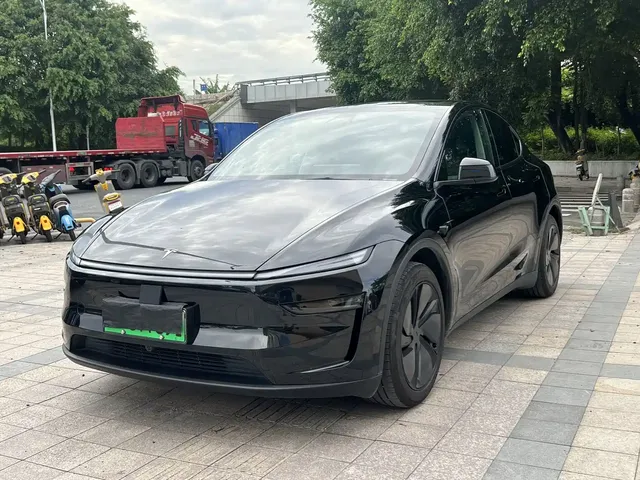 Tesla Model Y 2025 Rear-Wheel Drive
