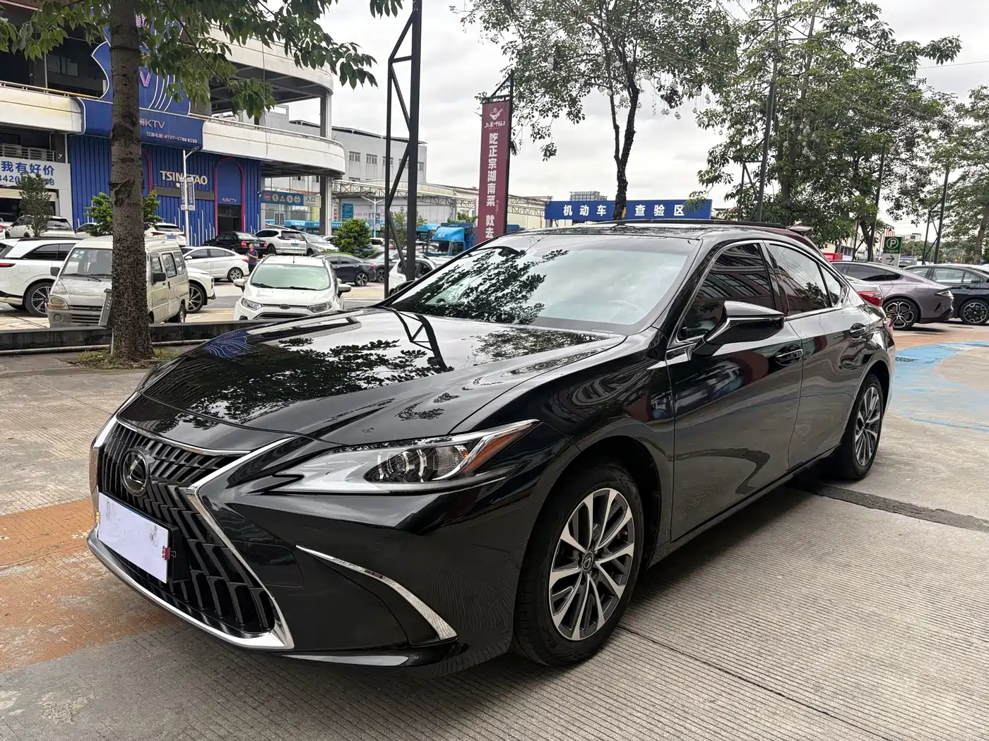 Lexus ES 2024 200 Premium Edition