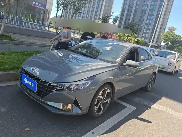 Hyundai Elantra 2022 1.5L CVT LUX Premium Edition