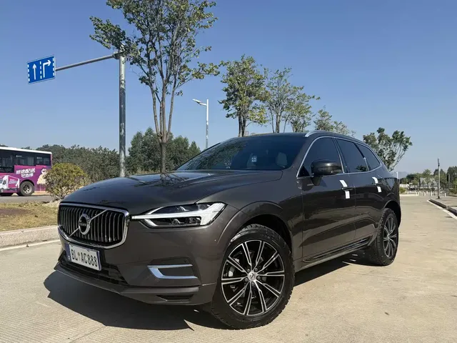 Volvo XC60 2021 T5 AWD Momentum