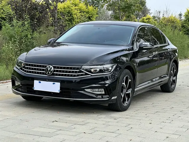 Volkswagen Magotan 2023 2 Million Units Anniversary Edition 330TSI DSG Leading Type