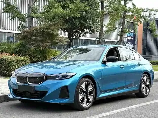 BMW i3 2023 eDrive 40 L Shadow Night Sport Package