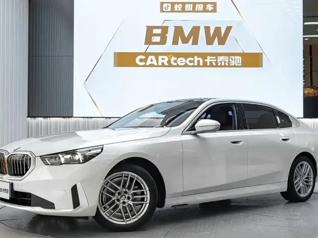 BMW 5 Series 2024 525Li Luxury Package