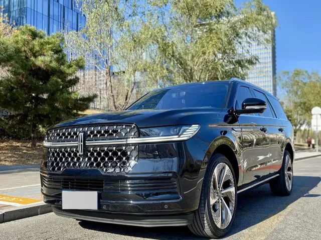 Lincoln Navigator 2025 3.5T Presidential Edition