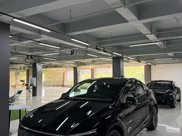 Tesla Model Y 2026 Rear-Wheel Drive
