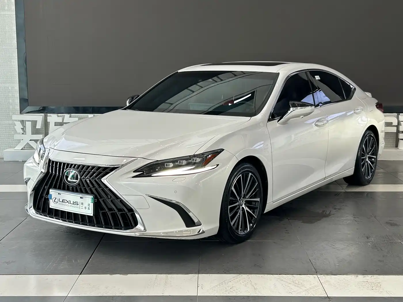 Lexus ES 2022 300h Ultimate Edition