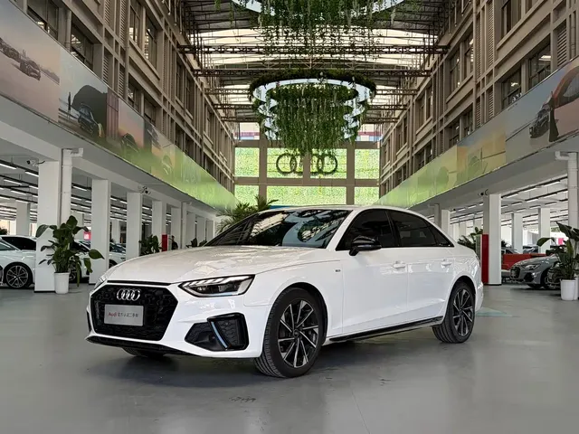 Audi A4L 2023 40 TFSI Luxury Sport