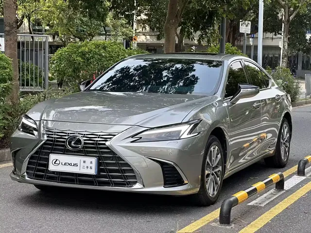 Lexus ES 2025 200 Ultimate Edition