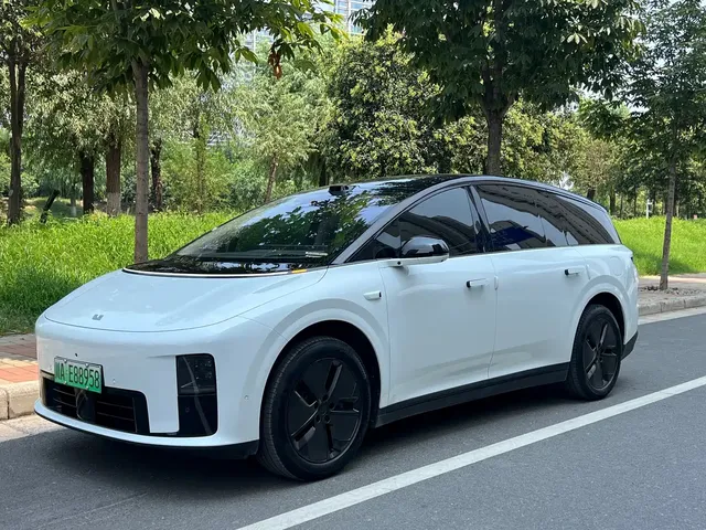 Li Auto Li i8 2025 Standard Edition