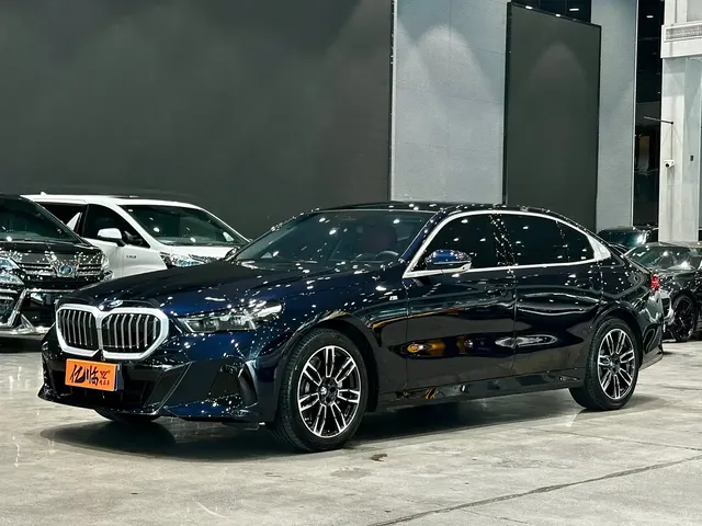 BMW 5 Series 2025 530Li Leading M Sport Package