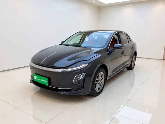 Hongqi E-QM5 2025 Model 500km Travel Edition