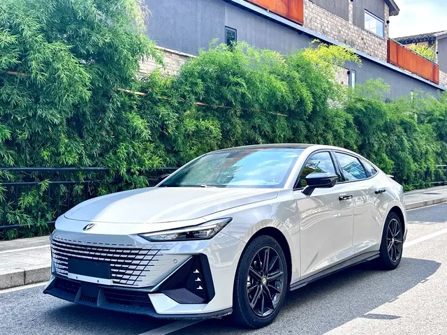 Changan UNI-V 2022 1.5T Premium Model