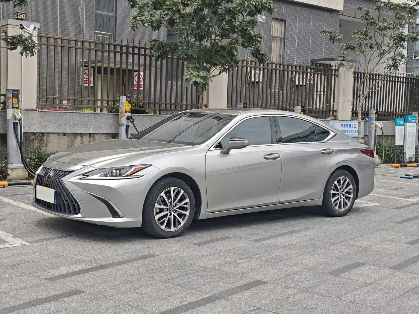 Lexus ES 2022 300h Excellence Edition