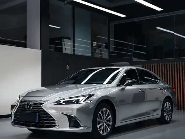 Lexus ES 2025 200 Ultimate Edition