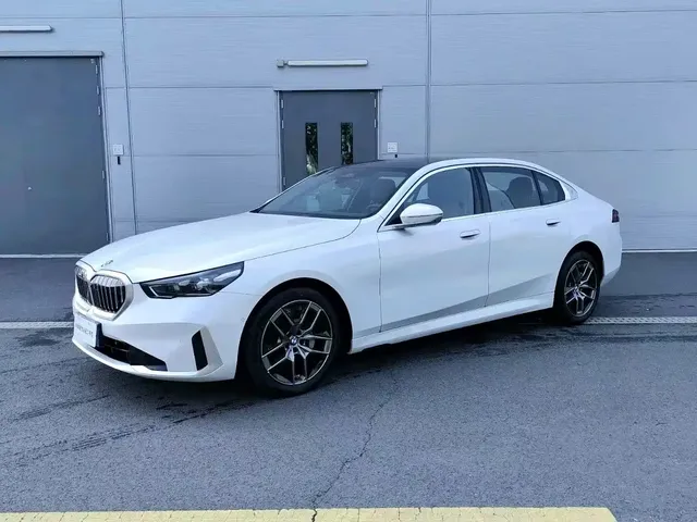 BMW 5 Series 2025 530Li Leading Luxury Package