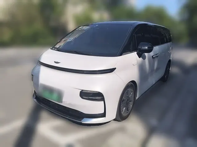 Geely Galaxy Yizhen L380 2024 140° 8-Seater AWD Max