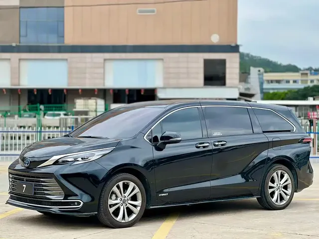 Toyota Sienna 2024 2.5L Hybrid Premium Edition