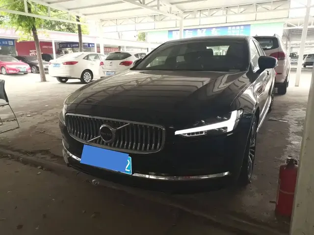 Volvo S90 2024 B5 Momentum Luxury Edition