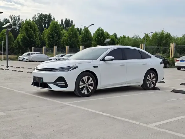 Geely Galaxy A7 2025 EM-i 150km Long Voyage Edition