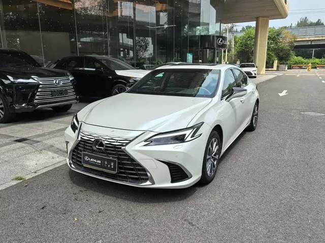 Lexus ES 2025 300h Ultimate Edition