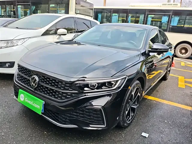 Volkswagen Passat 2026 Outstanding Edition 380TSI Starlight Dragon Glory Version
