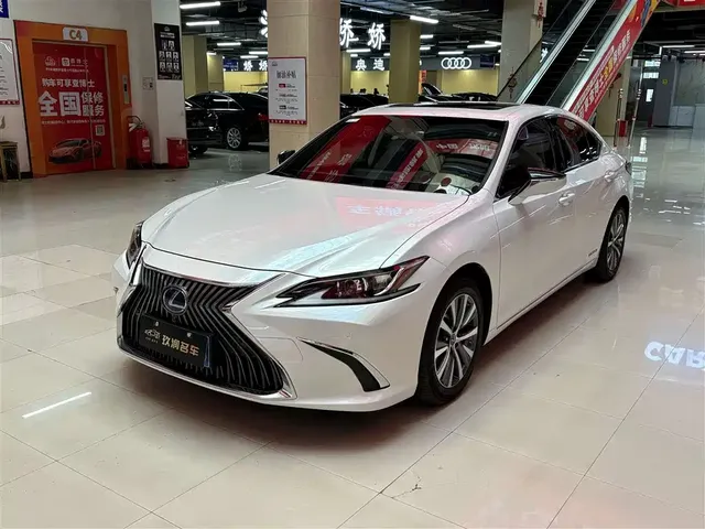 Lexus ES 2018 300h Excellence Edition China VI