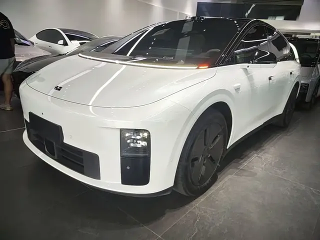 Li Auto i6 2025 2WD Base Model
