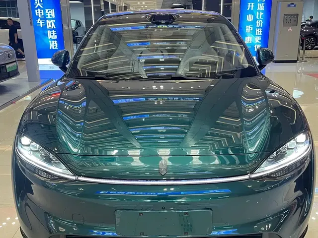 Zhijie Luxeed R7 2025 Extended Range 360km Max