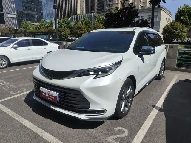 Toyota Sienna 2024 2.5L Hybrid Platinum Edition